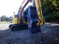 アップグレード(ふるい率向上)した除礫バケット｢箱舟｣の取付姿勢