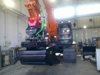 ZX225USLC-7MGにチルトローテーターDF/SQ(グリッパー付)取付け