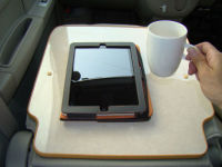 車内テーブルで快適に過ごす！ 中古車「エブリィワゴン」