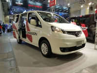 NV200バネットマルチベッドワゴンが展示されてます