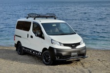 NV200コンプリートカーMB展示車の外装もカッコよくラッピング