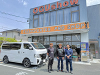 奥田学さん愛車キャラバンでご来店！小窓ESアミエースを取付け！