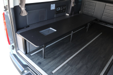 200系ハイエースに設置したベッドキットへギャレー設備を搭載