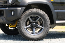 車中泊仕様ジムニーノマドのタイヤはオープンカントリーR/Tを採用